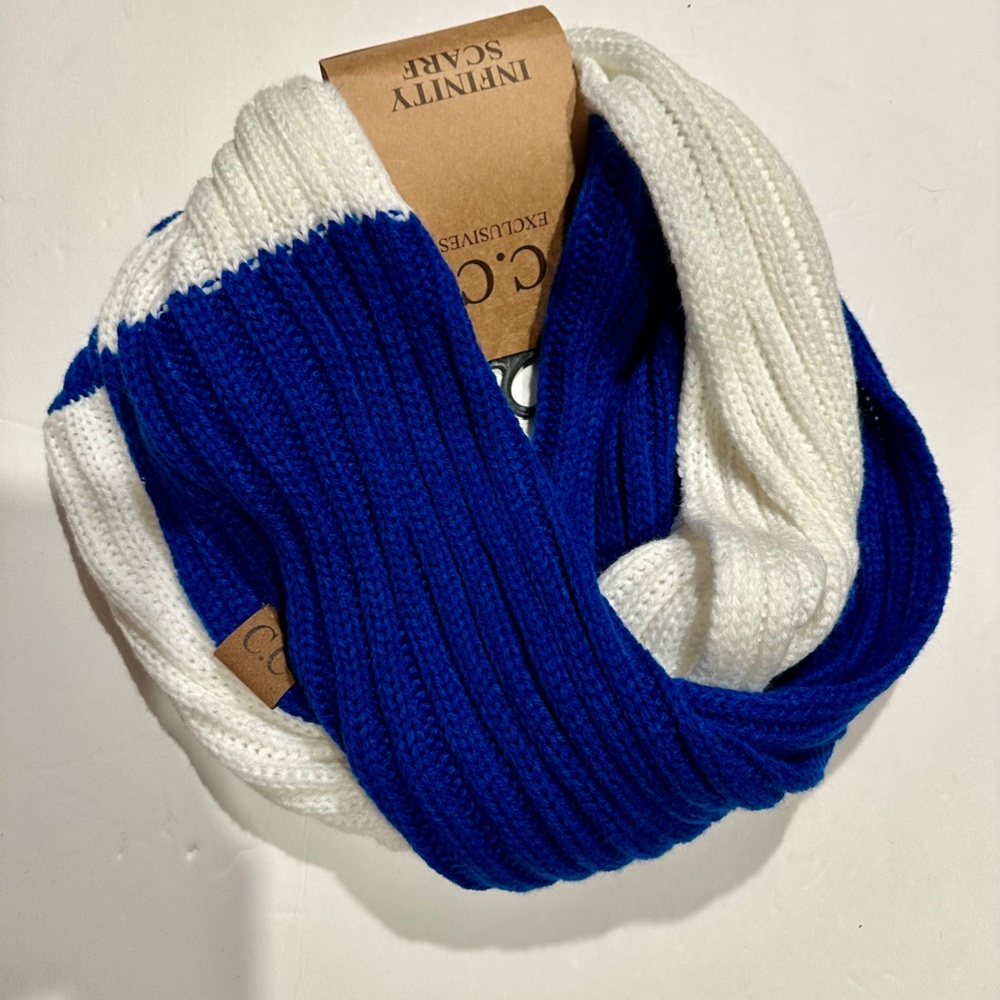 CC Infinity Chunky Scarf - Picture 3 of 4